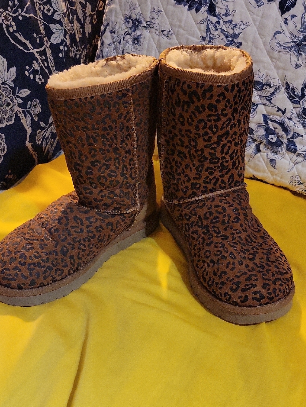 UGG Cheetah print boots w sheepskin lining, Size7 - Picture 2 of 10